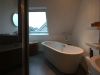 maison avec velux de toit et grandes baies vitrées